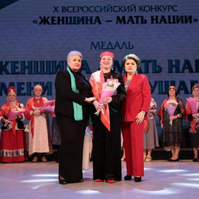 Лариса Шайнуровна Хатмуллина удостоена медали «Женщина – мать нации»